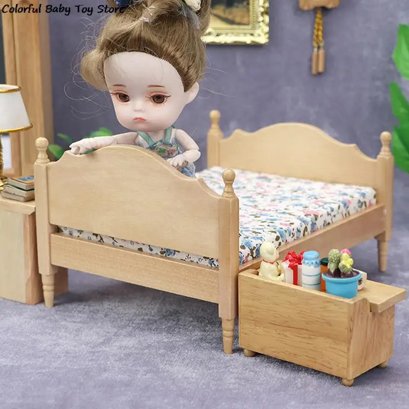 1Pc 1:12 Casa de bonecas em Miniatura, Quarto Cama de Casal Europeu de Simulação do Modelo de Mobiliário Viver Cena Decoração Brinquedo Imagem 1