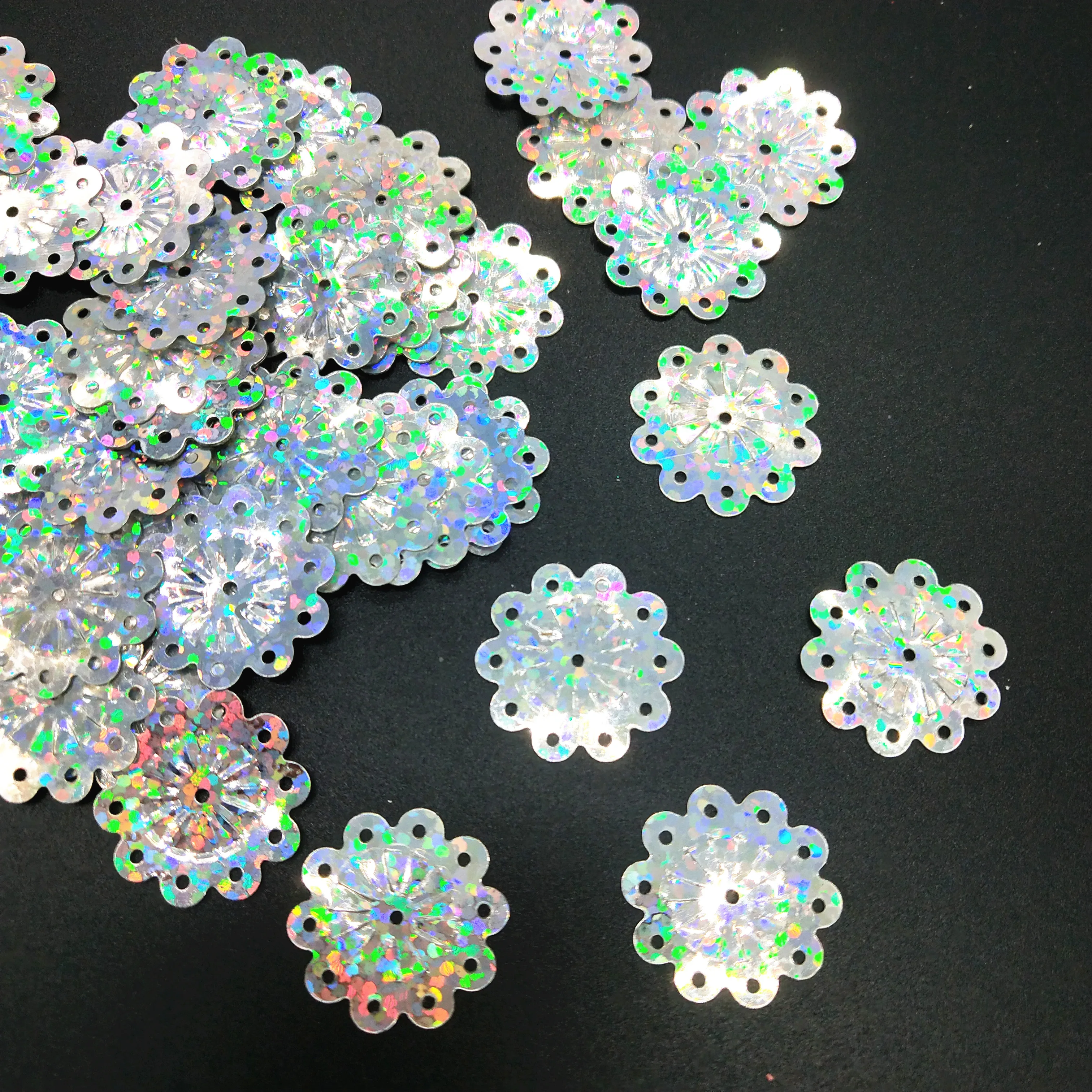 500pcs/muito Grande de Flores de Paetês com 18mm de PVC de Costura DIY Laser Holograma Laser de Prata Imagem 1