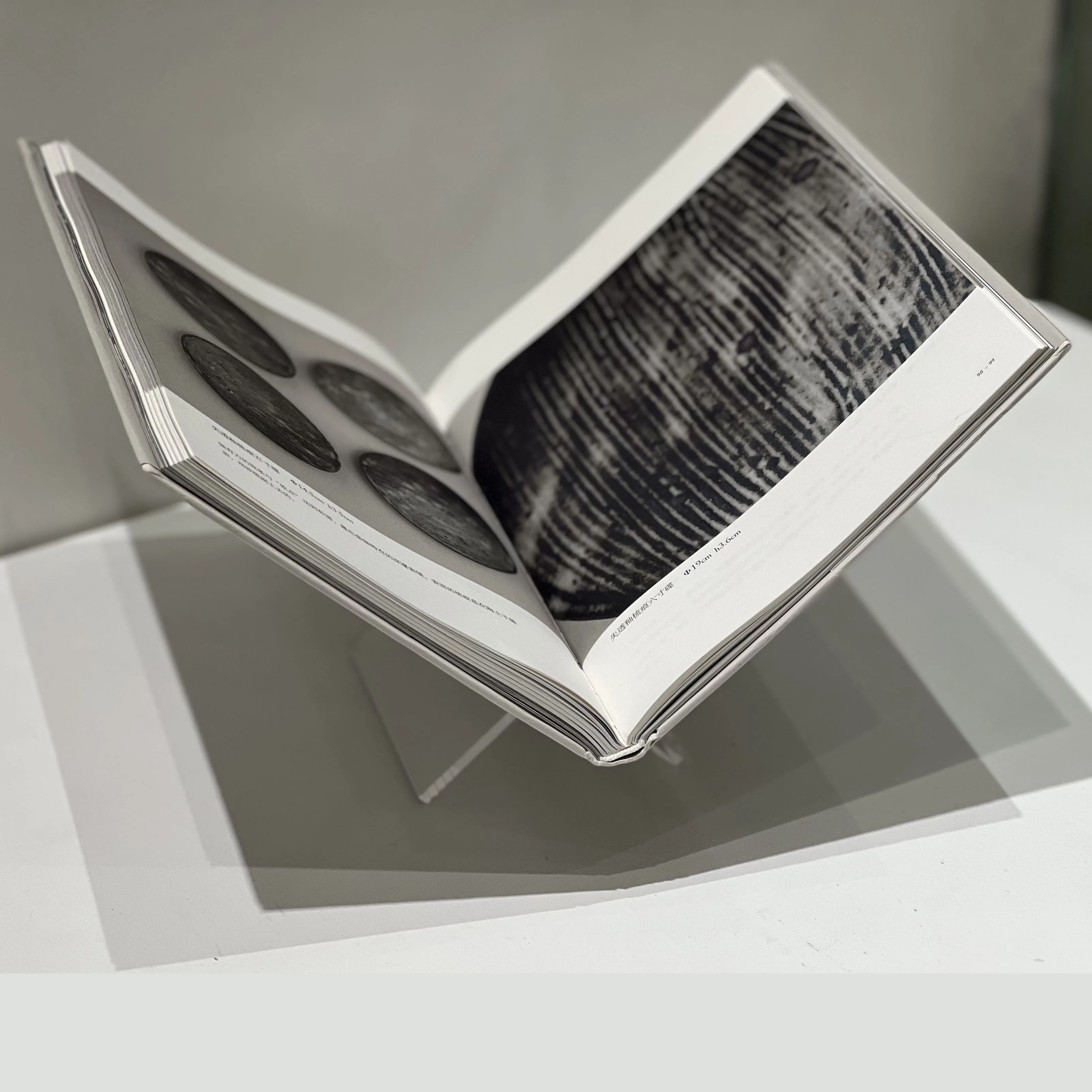 Acrílico transparente livro da prateleira de exposição do livro suporte a decoração da arte prateleira de desktop simples revista prateleira de armazenamento Imagem 1