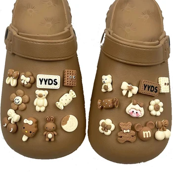 10Pcs DIY Animal Ursos Designer Croc Encantos Conjunto de atender Crianças Decorações Para Sapatos Ornamentos em Acessórios femininos JIBZ Atacado