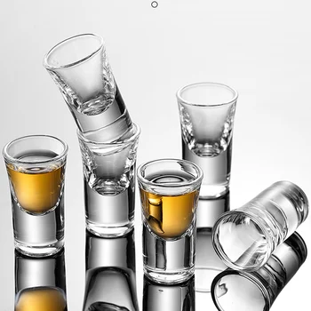 Nova Chegada Transparente Pequeno alto-pés-de licor conjunto de vidro de pequeno copo de vinho em casa criativa de um gole de barra de bala de vidro